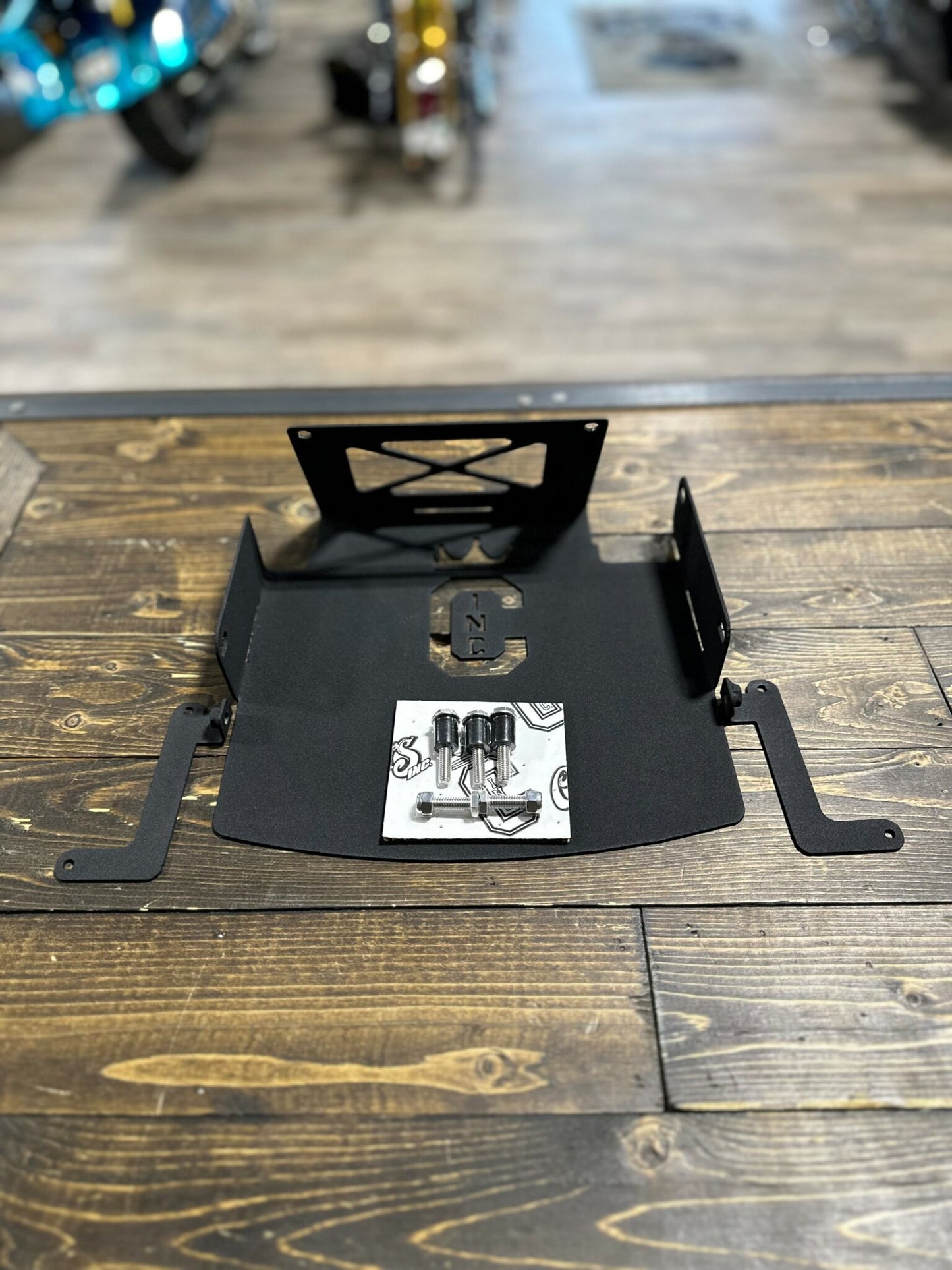Curly's Amp Rack 24-up Road Glide