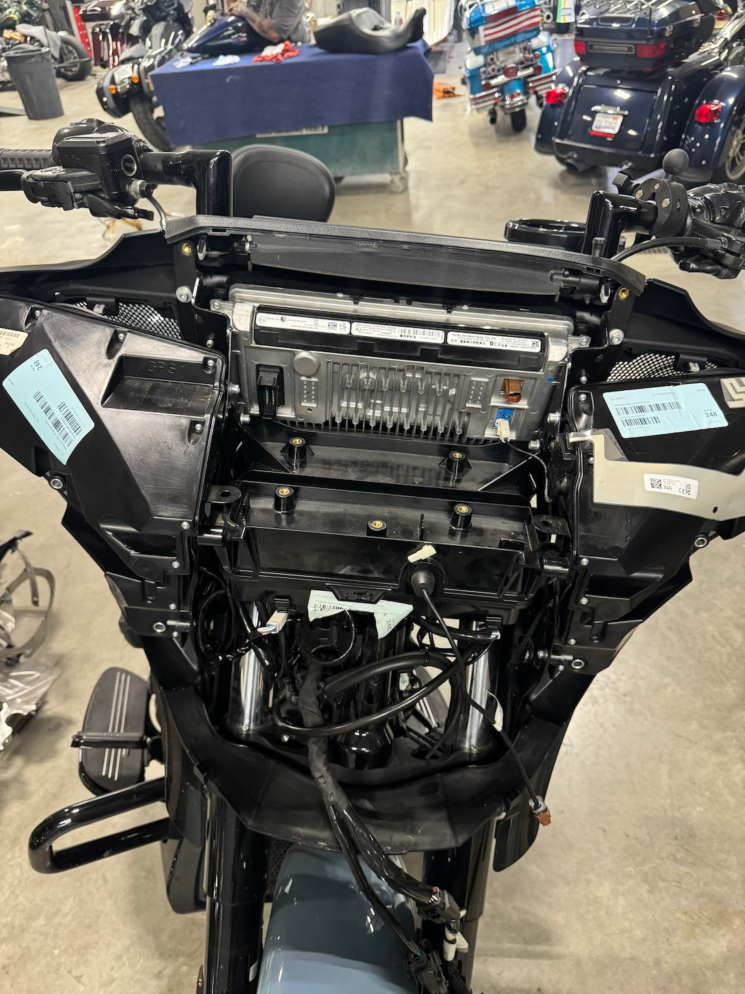23.5 CVO and 2024- up Street Glide Custom Amp Rack