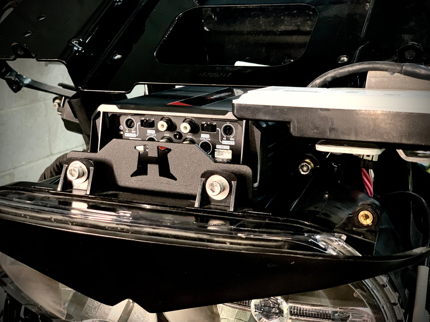 Holstein Designs Amp Installation Products Holstein Designs 15-up Road Glide Amp Bracket