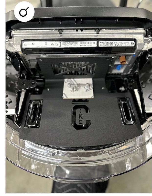 Curly's Amp Rack 24-up Road Glide