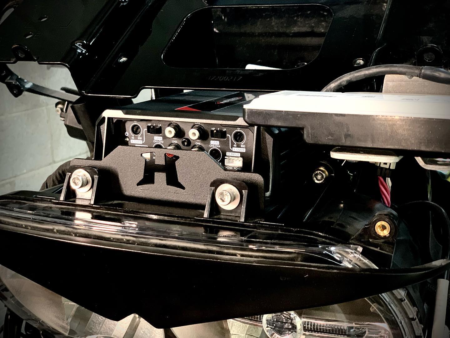 Holstein Designs Amp Installation Products Holstein Designs 15-up Road Glide Amp Bracket